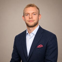 Marcell Koszpek, Investment Analyst